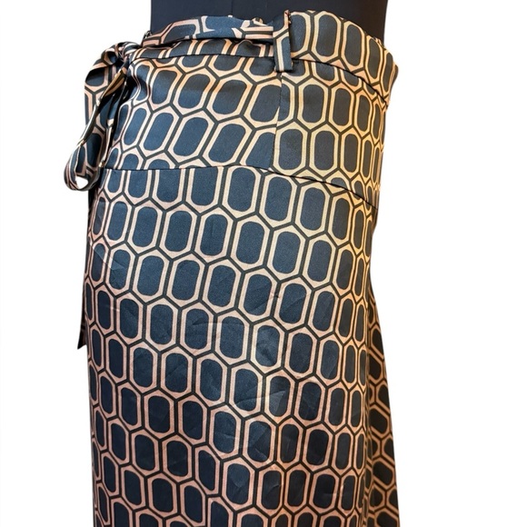 Zara Black and Tan Asymmetrical Wrap Skirt - Picture 14 of 16